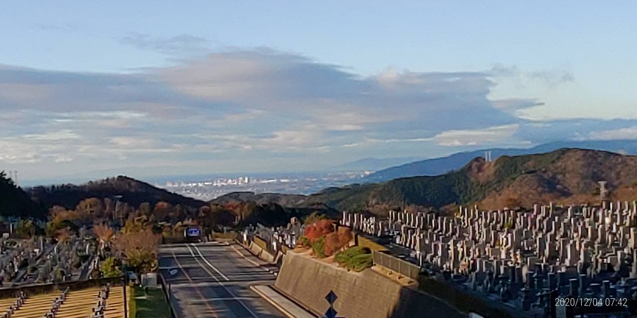 霊園北入口から園内風景