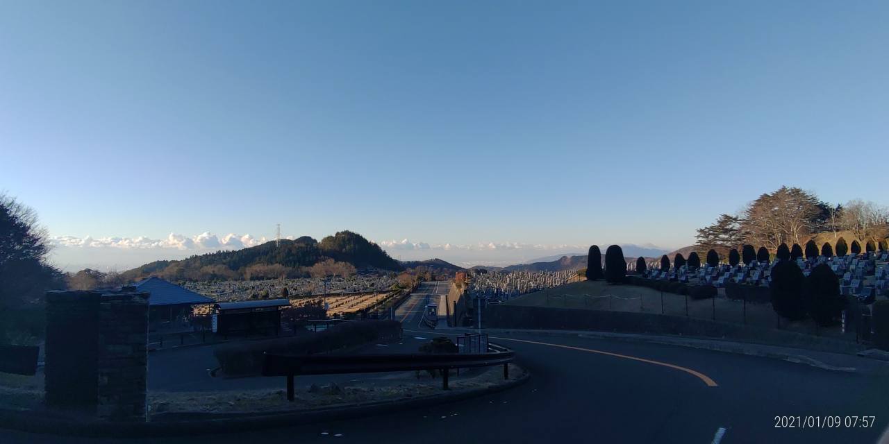 霊園北入口・園内風景