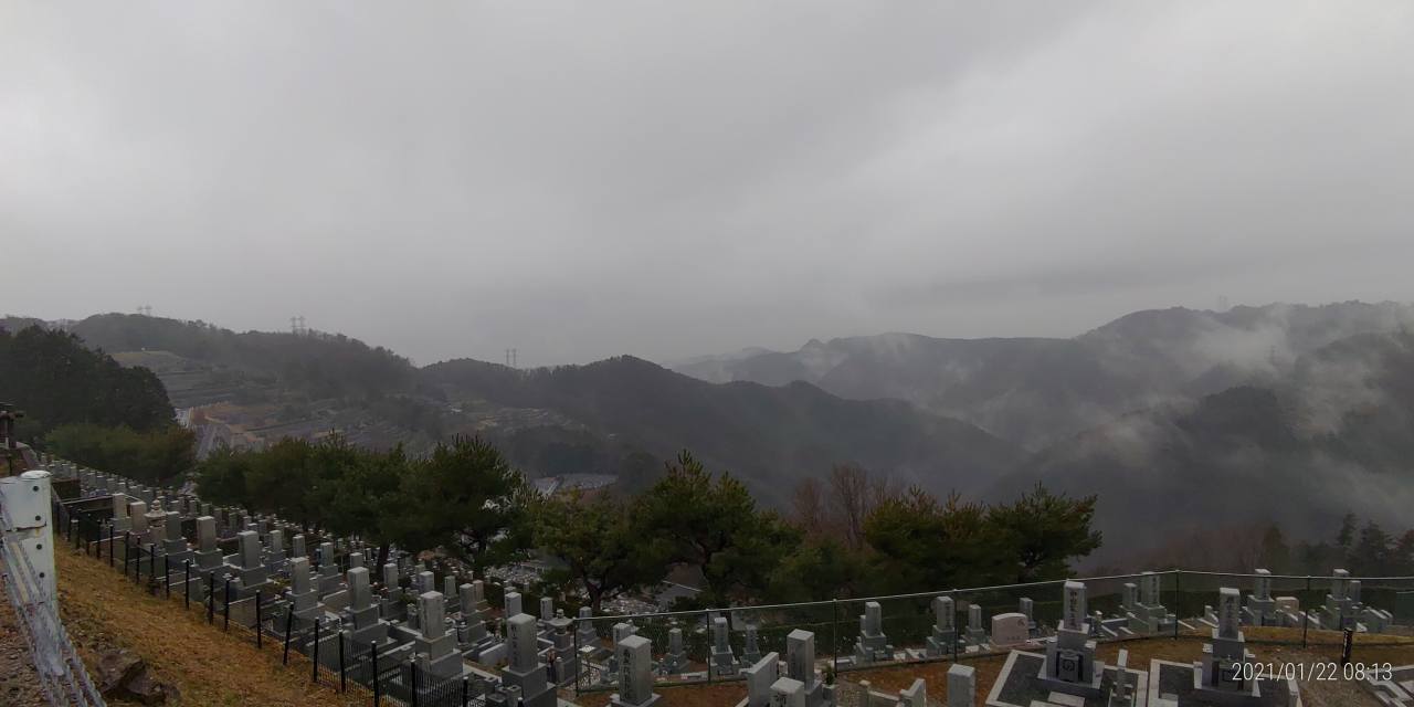 8区4/5番枝道から階段墓域風景