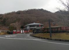 霊園正面入口・霊園管理事務所