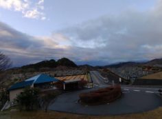 霊園北入口から園内風景