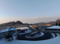 霊園北入口から園内風景