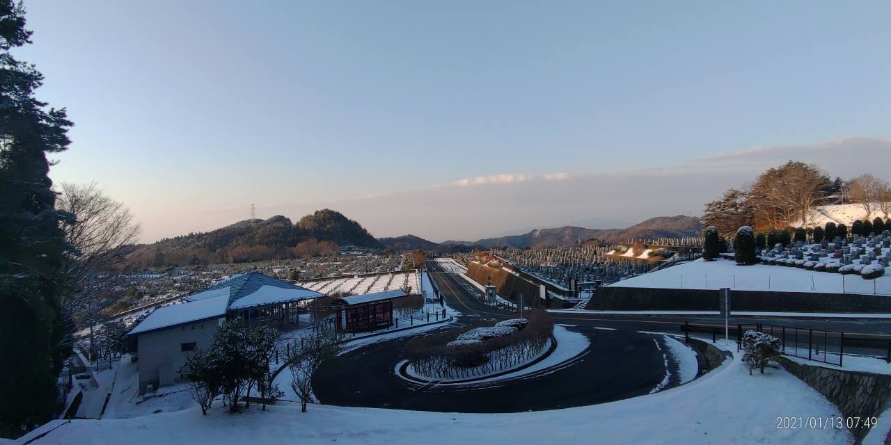 霊園北入口から園内風景