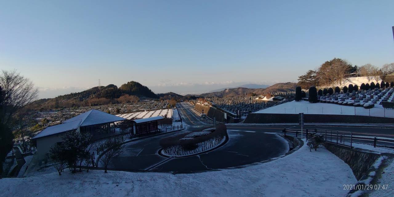 霊園北入口から園内風景