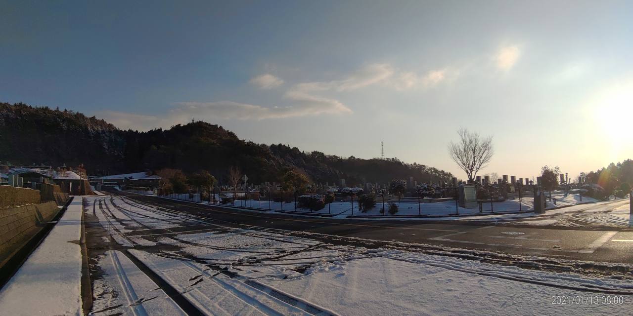 バス通り・園内1区4番墓所（東）方向