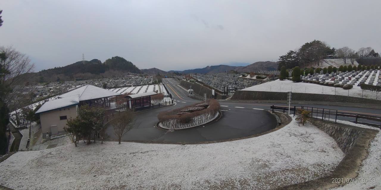 霊園北入口から園内風景