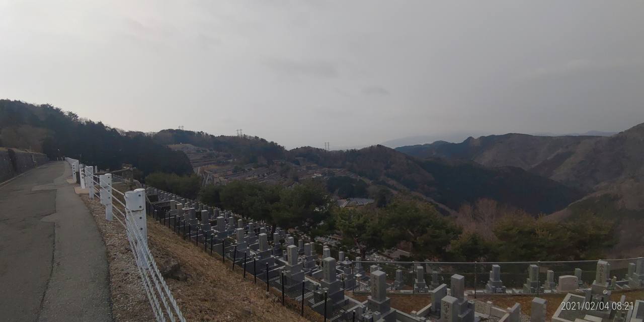 階段墓域・8区4/5番墓所枝道からの風景