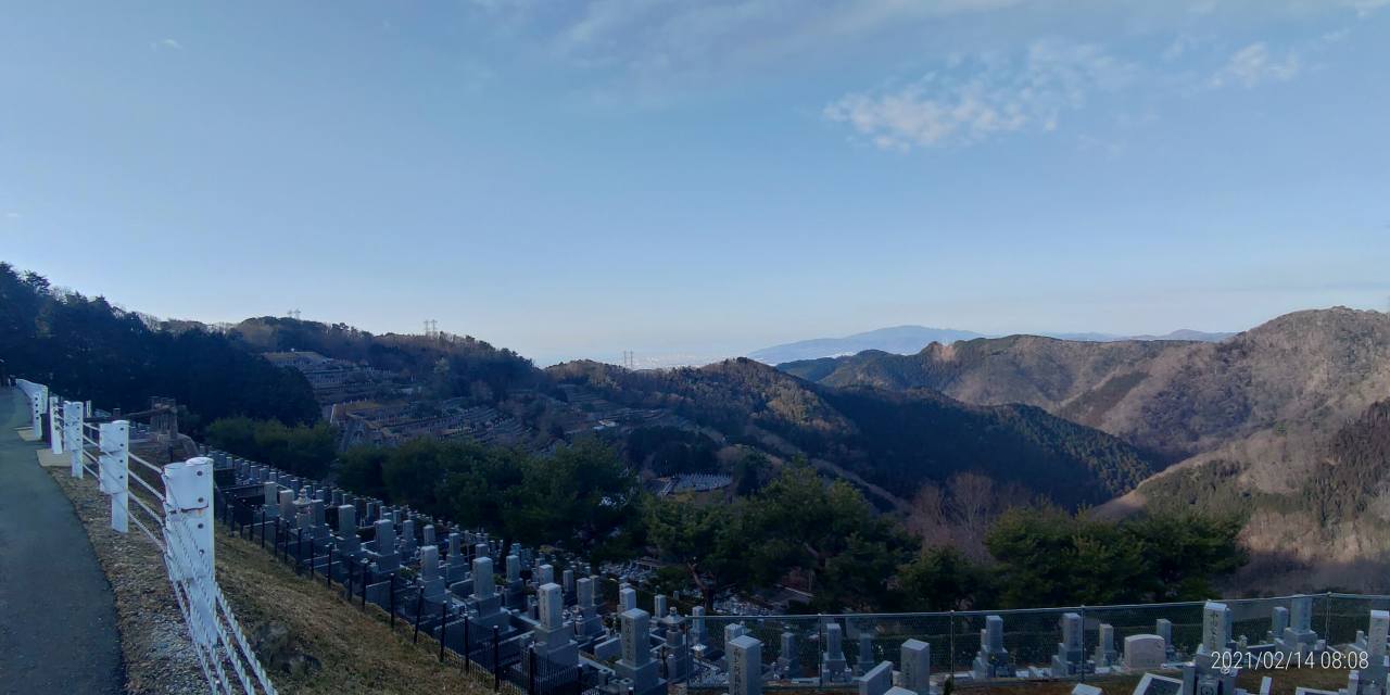 8区4/5番枝道から階段墓域風駅