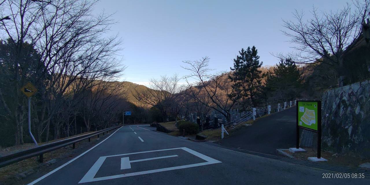 バス通り・5区1番墓所風景