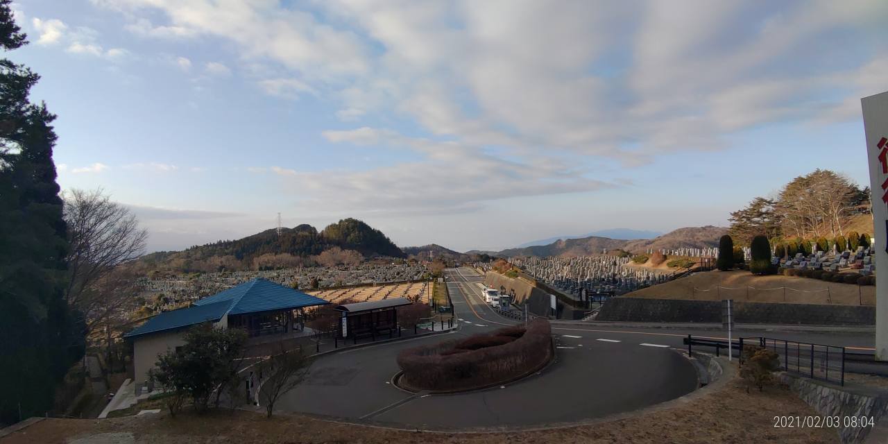 霊園北入口から園内風景