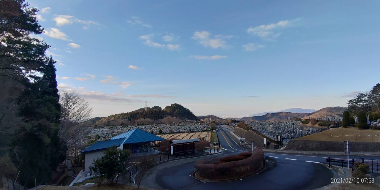 霊園北入口から園内風景