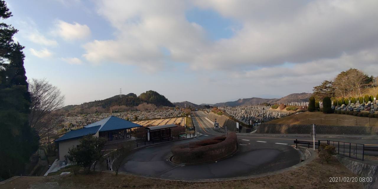 霊園北入口から園内風景