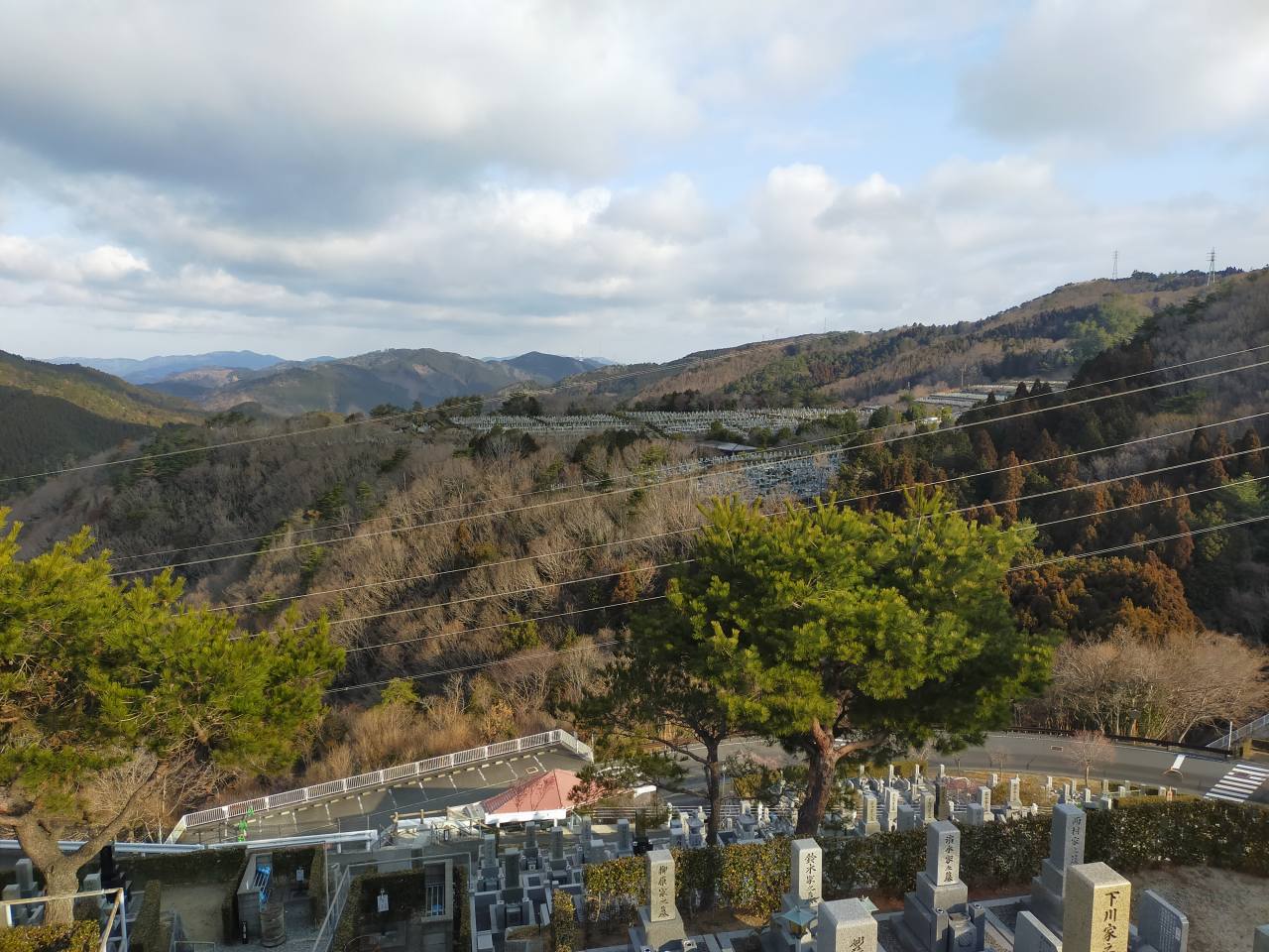 8区4番枝道駐車場から園内風景