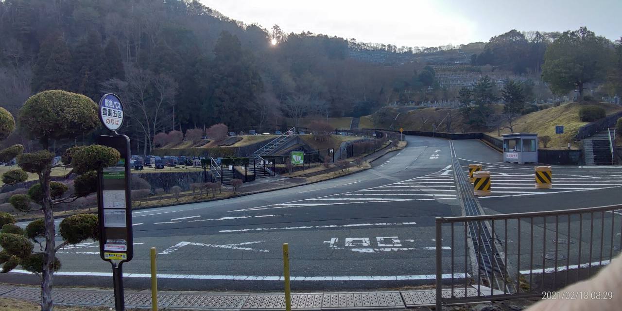 バス通り・5区バス停風景