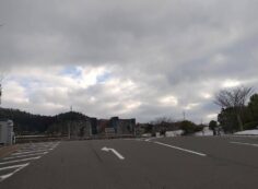 中央休憩所からモニュメント風景