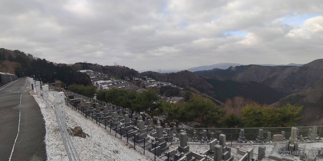 8区4/5番枝道から階段墓域風駅