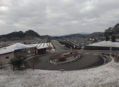 霊園北入口から園内風景①　残雪