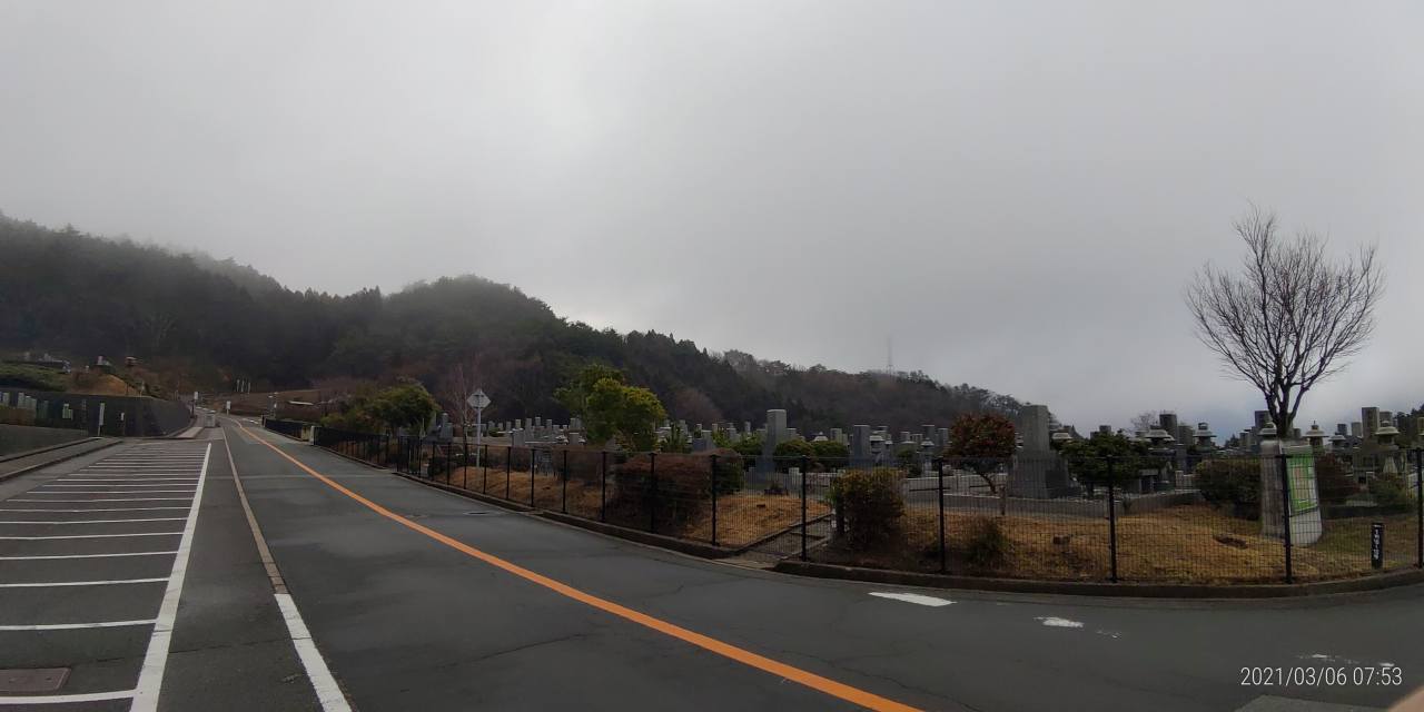 バス通り・園内（北東向）北口方向