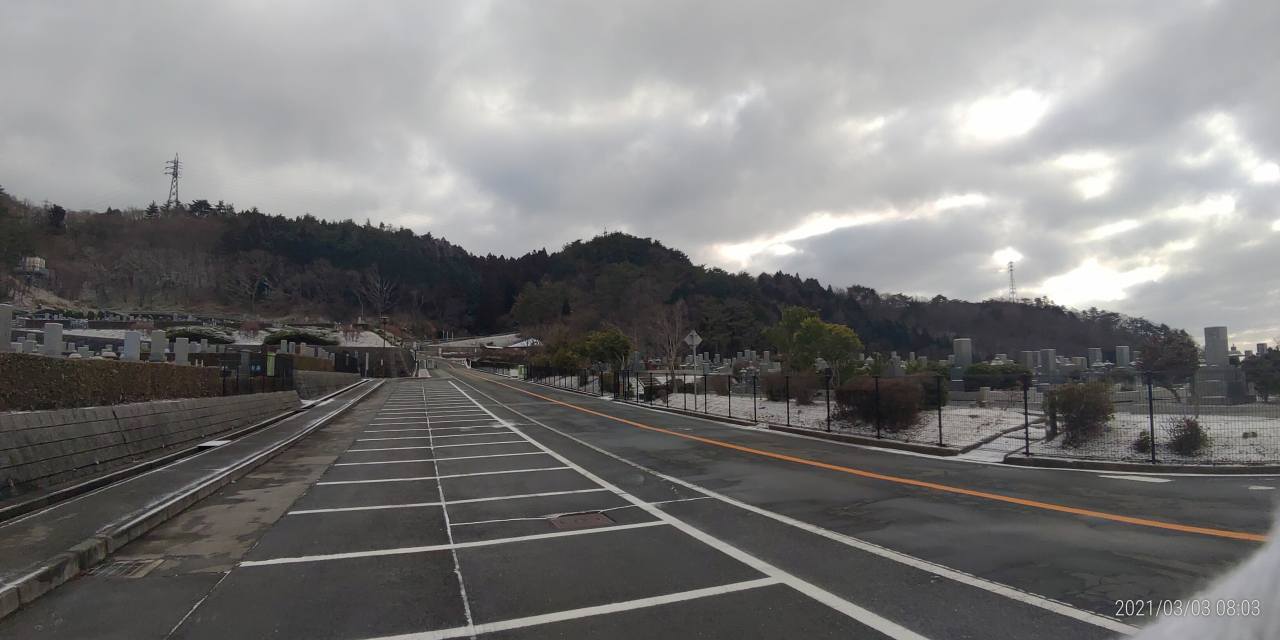 バス通り・（北東向）北口バス停風景