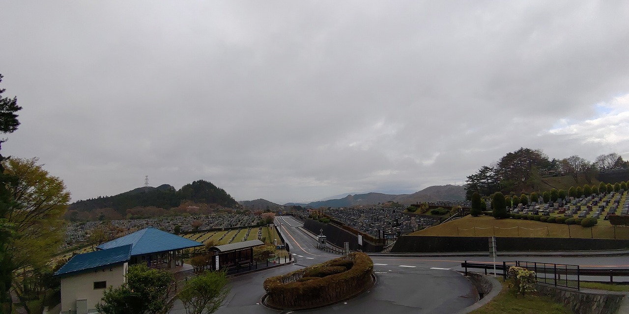 霊園北口からの園内風景