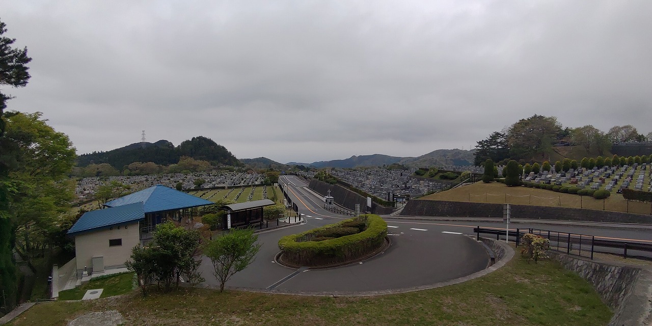 霊園北入り口から風景