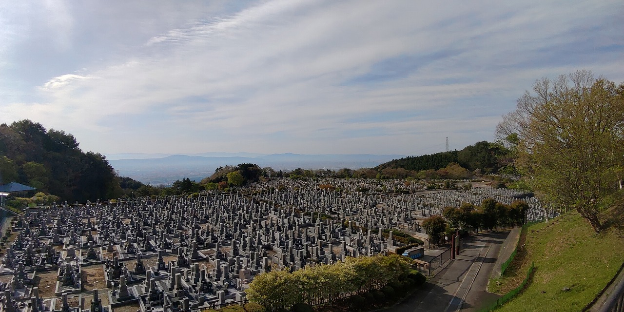 11区1番墓所から園内（南）風景