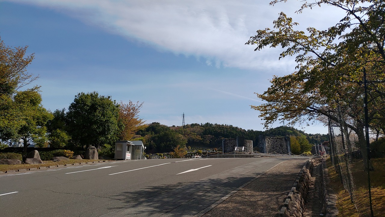 中央休憩所からモニュメント風景①