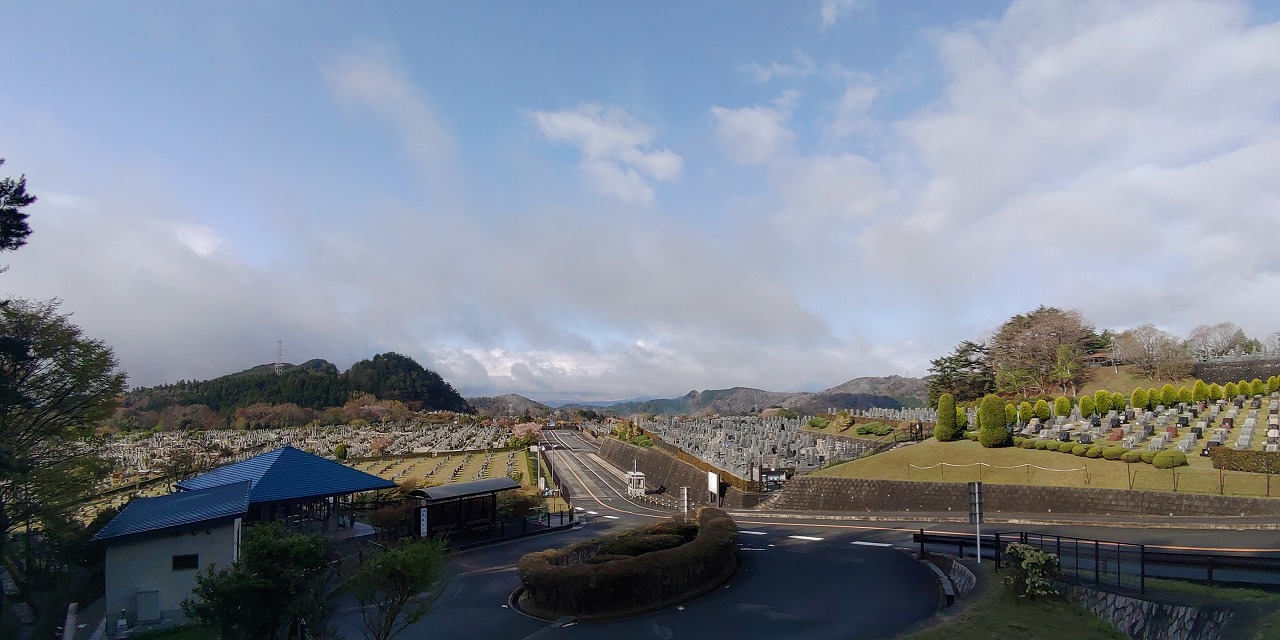 霊園北入り口から風景