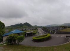 霊園北入口から園内風景