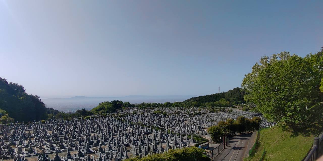 11区1番墓所から園内（南）風景