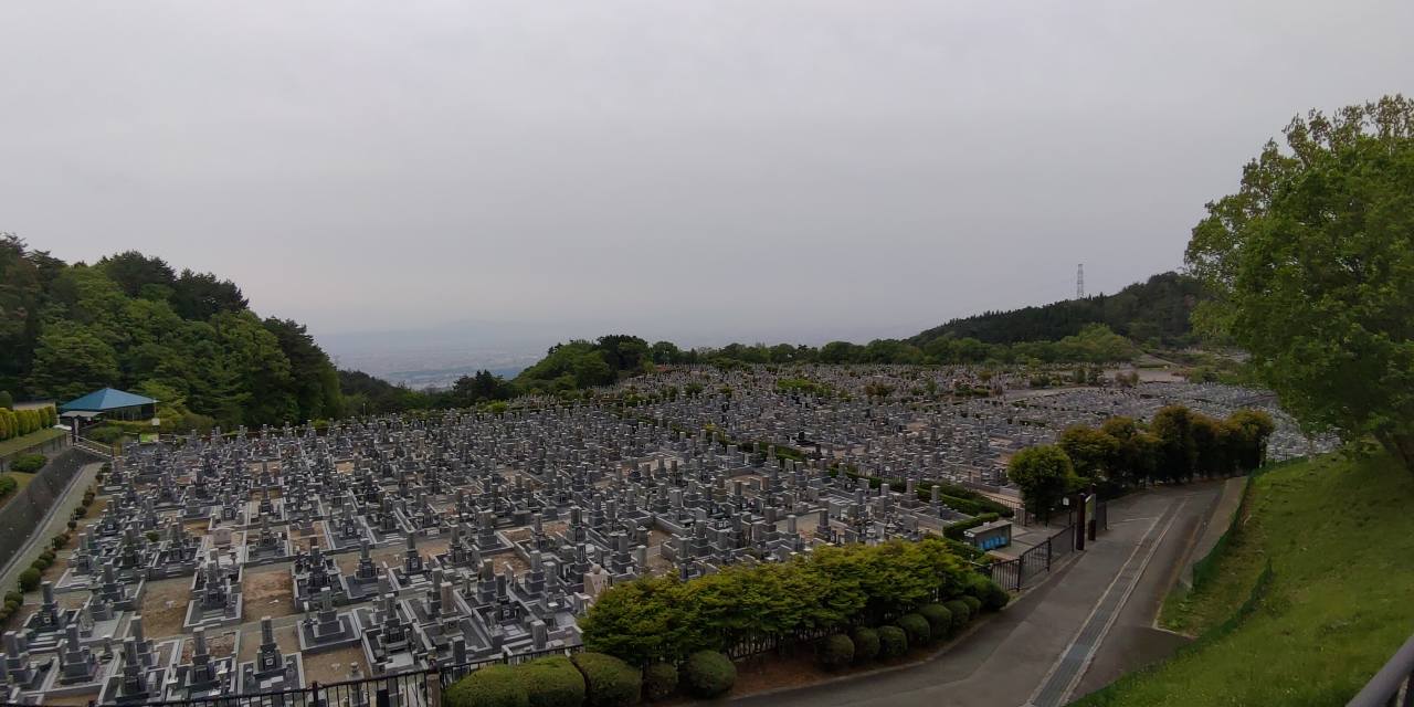 11区1番墓所から園内（南）風景