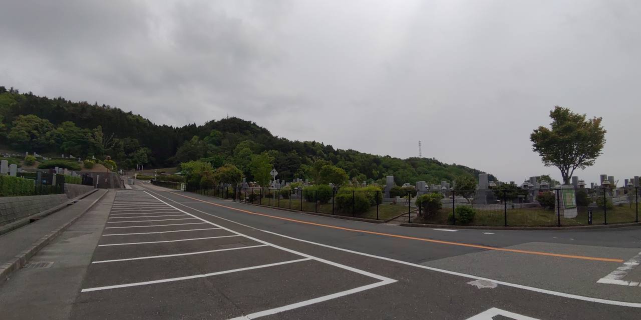 バス通り・（北東向）北口バス停風景