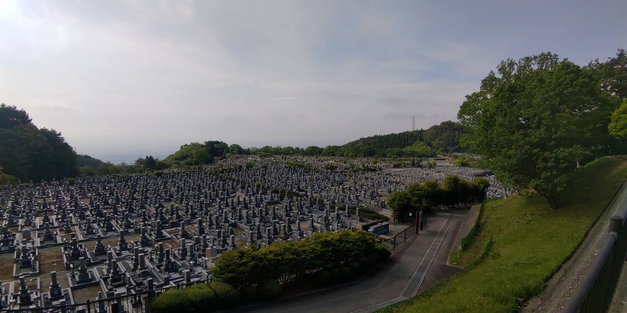 11区1番墓所から園内（南）風景