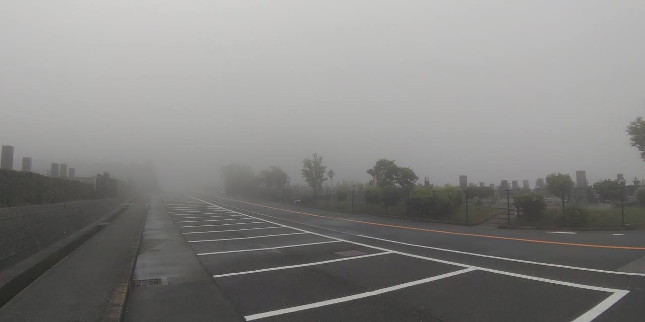 バス通り（北東向）北口バス停風景