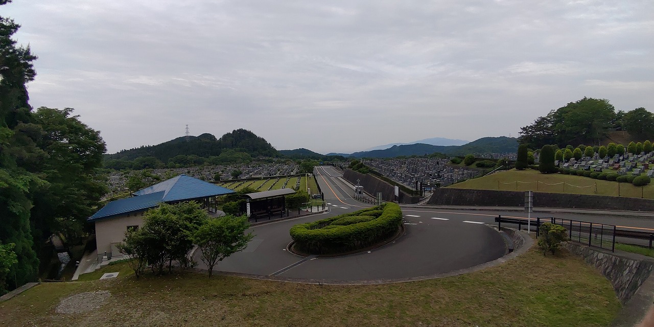 霊園北入り口から風景