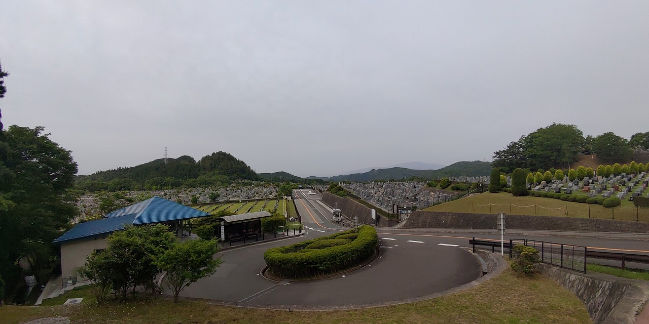 霊園北口からの園内風景