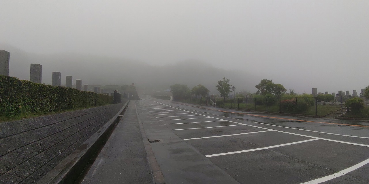 バス通り（北東向き）北口バス停方向