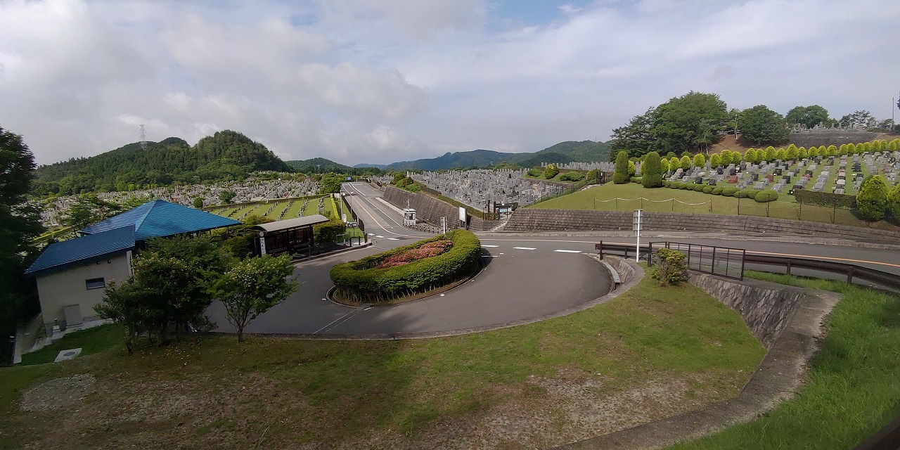 霊園北口からの園内風景