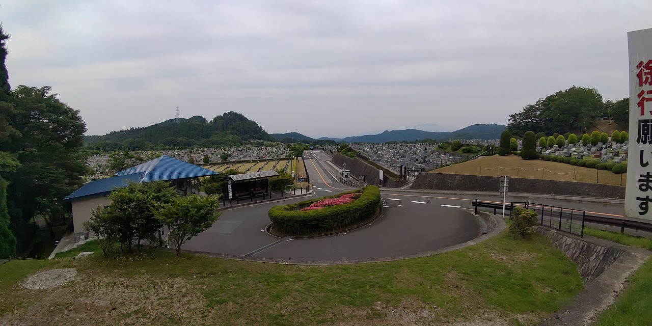 霊園北入り口から風景