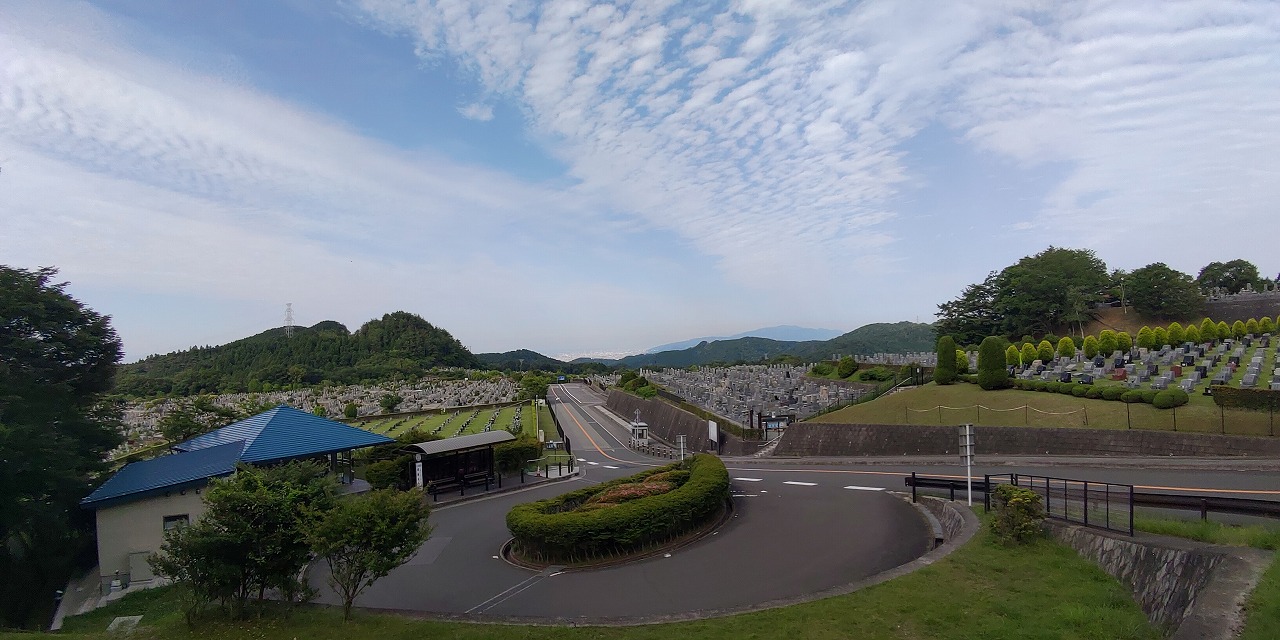 霊園北入り口から風景