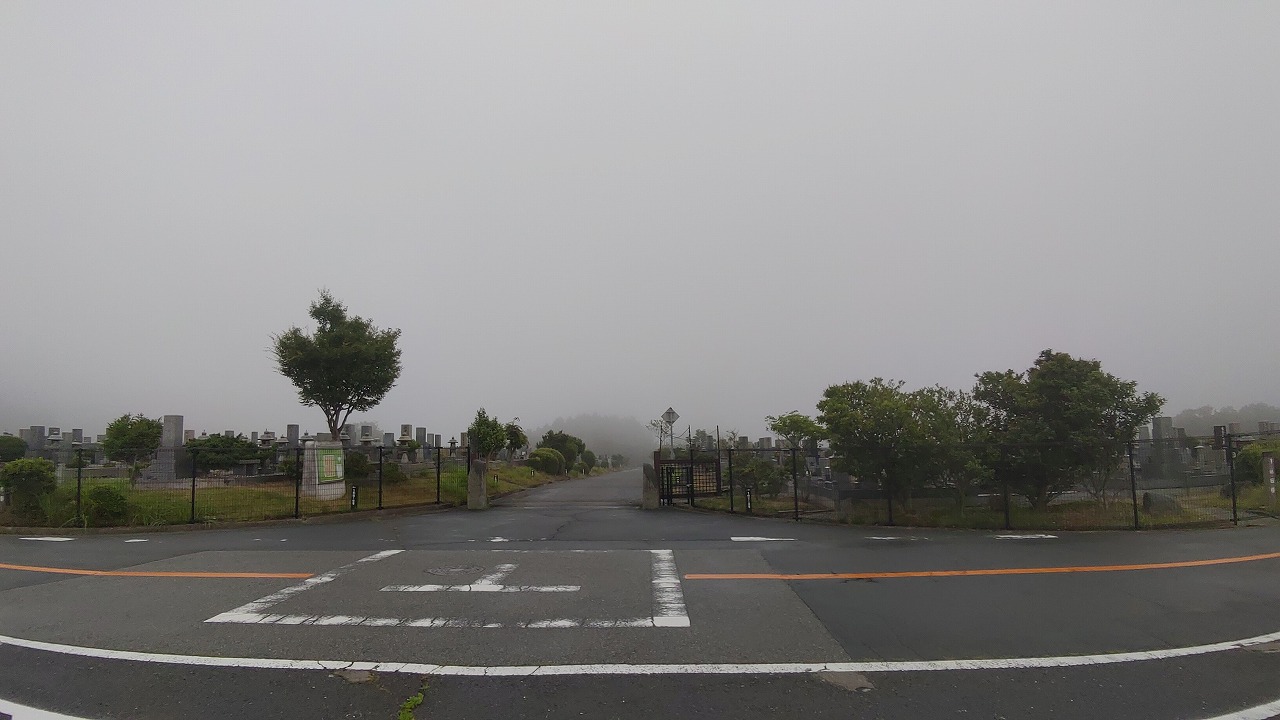 バス通り（東向き）1区4/6番墓所風景