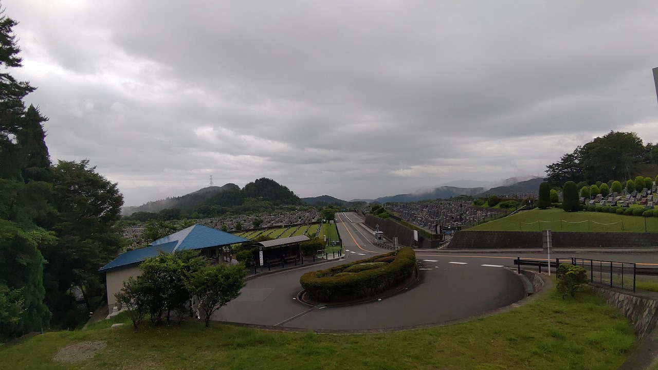 霊園北入り口から風景