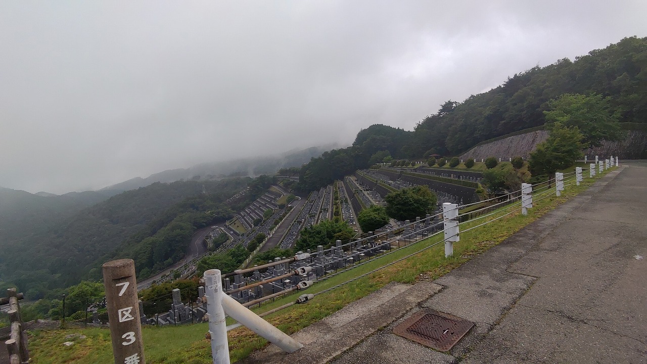 7区3番墓所上段駐車場風景①