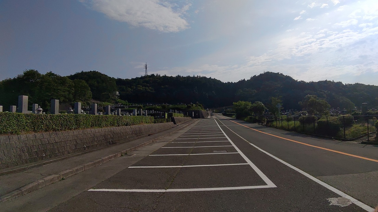 バス通り（北東向き）北口バス停風景