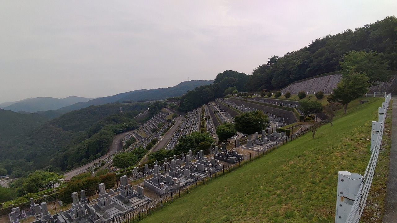 7区3番墓所上段駐車場から①