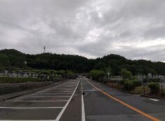 バス通り（北東向き）北口バス停方向