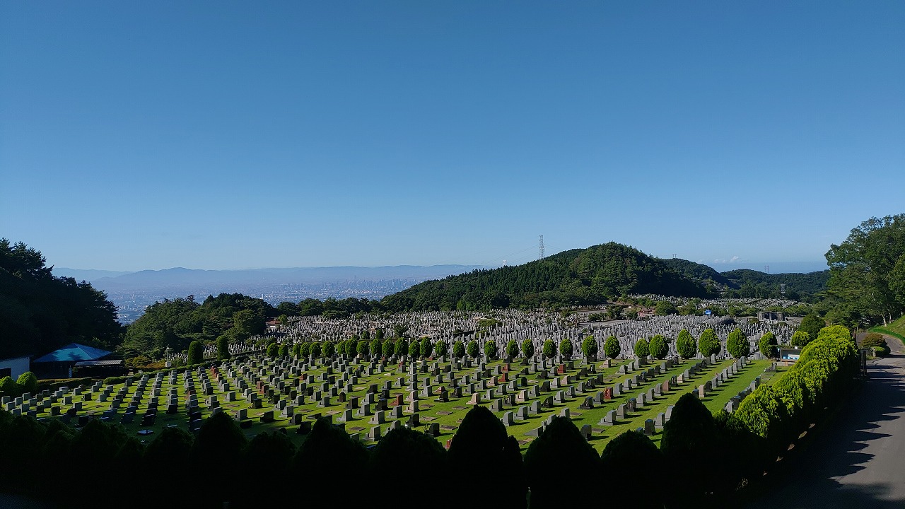 11区2番芝生墓所から（南向き）風景