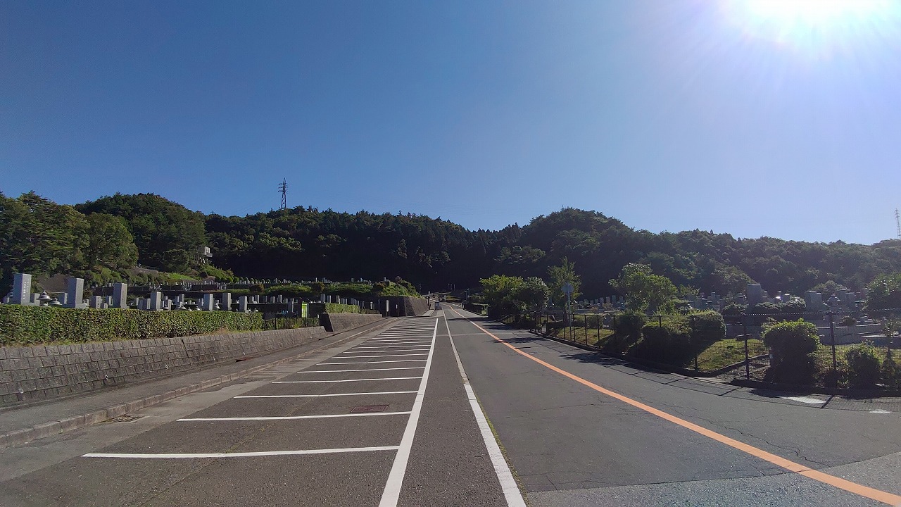 バス通り（北東向き）北口バス停方向