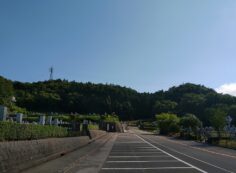 バス通り（北東向き）北口バス停方向