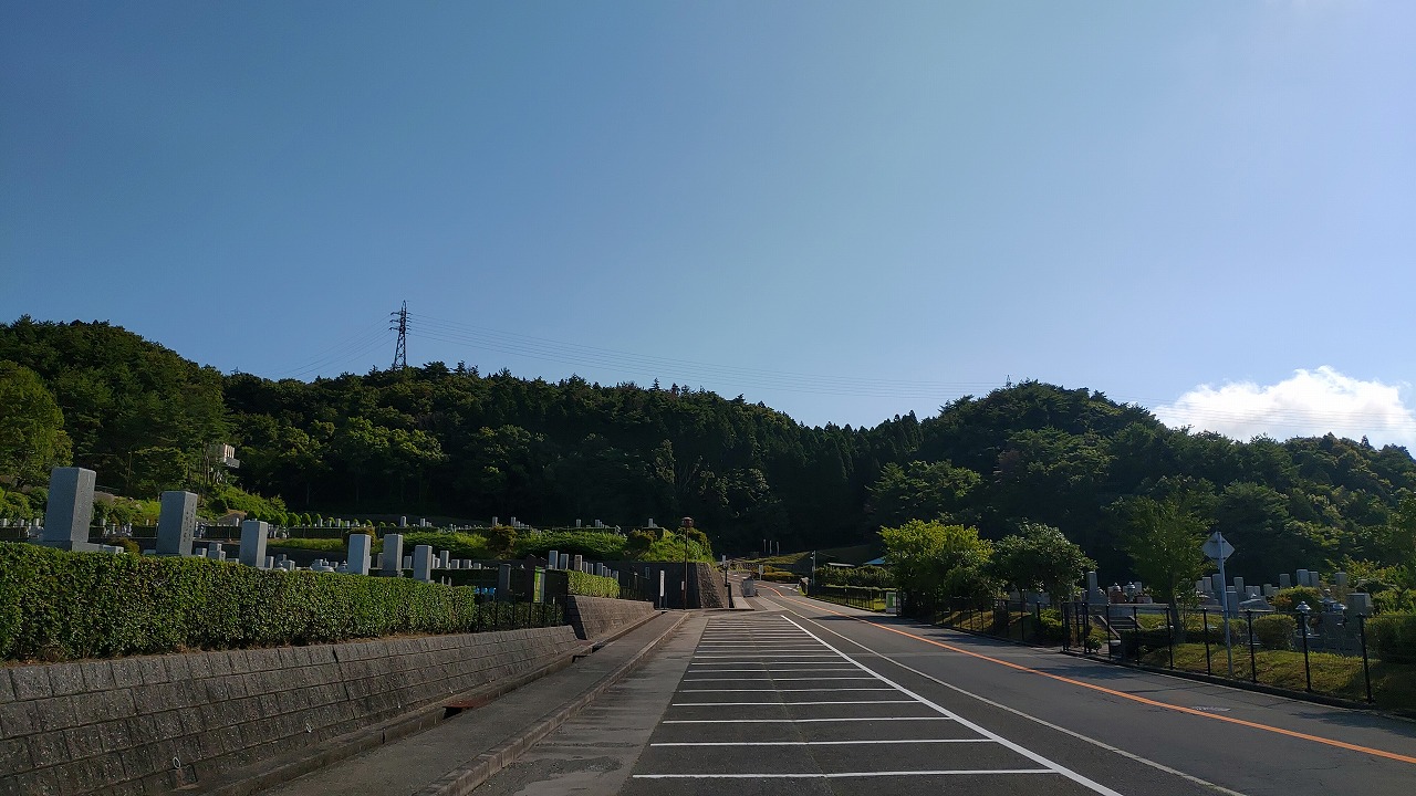 バス通り（北東向き）北口バス停方向